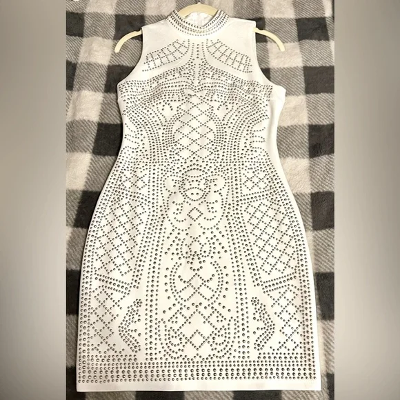 Windsor - Sleeveless Geometric Gold & White BodyCon Dress ✨ - Picture 1 of 5